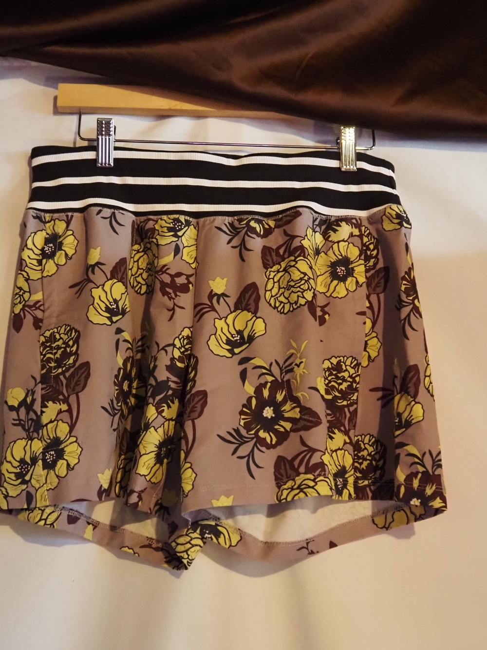 oiselle Taupe Athletic Shorts with Yellow Floral Print and Striped Waistband